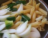 新玉葱を味わう♪トマト味のペンネ作り方10写真