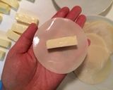 餃子の皮で☆カリカリチーズ作り方3写真