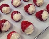 クリームチーズを詰めたフローズンいちご作り方3写真