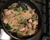 ねぎと玉ねぎたっぷり 焼き親子丼作り方3写真