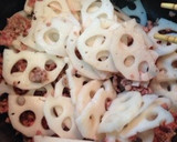 簡単！れんこんと挽肉のきんぴら作り方3写真