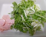 冷凍うどんで水菜とハム炒めのせ温うどん作り方2写真