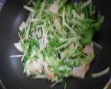 冷凍うどんで水菜とハム炒めのせ温うどん作り方6写真