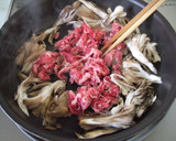 お弁当に✿醤油麹で牛肉と舞茸の旨炒め☆作り方2写真
