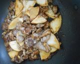 茹でたタケノコと牛細切れ肉の炒め物作り方14写真