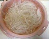新玉ねぎと卵のサラダ作り方1写真