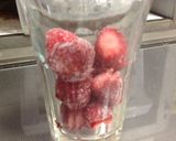 簡単ウマウマいちごみるくスムージー作り方1写真