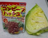 コンビーフハッシュとキャベツの炒めもの作り方1写真