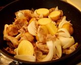 新ジャガ新タマネギで。春の肉じゃが作り方2写真
