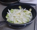 ひき肉の肉巻き！？　春キャベツとの蒸し煮作り方2写真