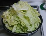 ひき肉の肉巻き！？　春キャベツとの蒸し煮作り方5写真
