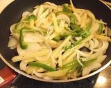 チーズＯＮ！新じゃが＆新玉ねぎの旨塩炒め作り方4写真