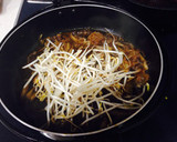 すき焼きの残りで卵とじ。作り方1写真
