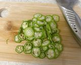 梅水晶は薄切り生オクラと食べると旨し作り方1写真
