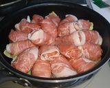 ひき肉の肉巻き！？　春キャベツとの蒸し煮作り方4写真