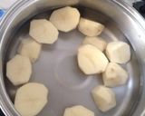 簡単もっちり♪じゃがいもとバターチーズ♡作り方1写真