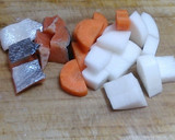 鮭と大根とにんじんのスープ煮作り方1写真