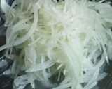 生ウィンナーと玉ねぎ おかずサラダ作り方3写真