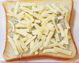 離乳食後期〜完了期☆しらすチーズトースト作り方2写真