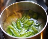 新玉ねぎto絹さやの味噌汁作り方3写真