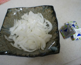 新玉ねぎのクリームチーズとおかか和え作り方1写真