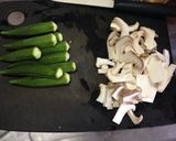 オクラとエリンギのゴマ味噌マヨ和え作り方1写真