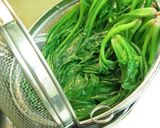沸騰させないで茹でるほうれん草作り方4写真