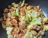 ☆鶏ももキャベツの味噌マヨガーリック☆作り方3写真