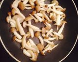 麺つゆで簡単♡しめじとしらたき炒め作り方3写真