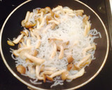 麺つゆで簡単♡しめじとしらたき炒め作り方4写真