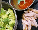 簡単！ブロッコリーとウィンナーの蒸し焼き作り方1写真