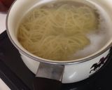 ガパオパスタ☆とりそぼろとバジル缶作り方1写真
