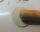 薄力粉で簡単☆美味しい手作り餃子の皮作り方6写真