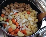 ヨシダソースで♪鶏肉とじゃがいもの煮物作り方3写真