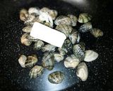 簡単☆あさりの白ワイン蒸し♪作り方1写真