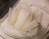 胡麻がやさしい♪大根と梅干しの簡単サラダ作り方1写真