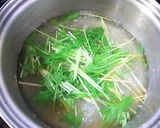 鶏皮のゆで汁で作る水菜の中華スープ作り方3写真