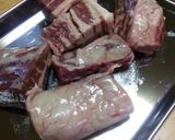 【牛バラブロックの赤ワイントマト煮】作り方1写真