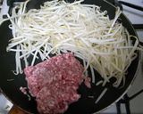 もやしと豚ひき肉のピリ辛味噌丼作り方2写真