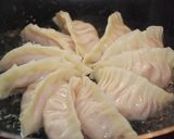 歯応えバッチリ☆コロコロたけのこ入り餃子作り方7写真