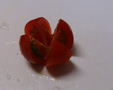 不器用でもOK！プチトマトのお花切り作り方1写真