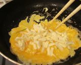 ふわふわとろとろ！チーズオムレット作り方5写真