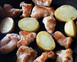 ジャガイモと鶏肉の甘辛炒め作り方2写真
