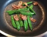 かき醤油で☆絹さやとベーコンソテー作り方3写真