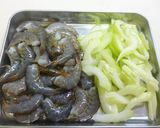 海老とセロリの塩炒め♪作り方1写真