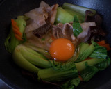 野菜炒めと半熟卵のせラーメン作り方4写真