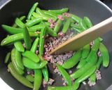 スナップエンドウの甘辛肉味噌炒め作り方2写真
