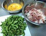 ご飯が進む！ゴーヤと豚肉の炒め物！作り方1写真