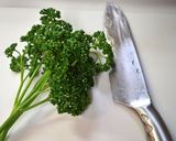 たっぷりパセリと牛ひき肉の揚げワンタン♪作り方1写真
