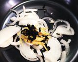 玉ねぎとわかめの簡単炒め煮作り方2写真